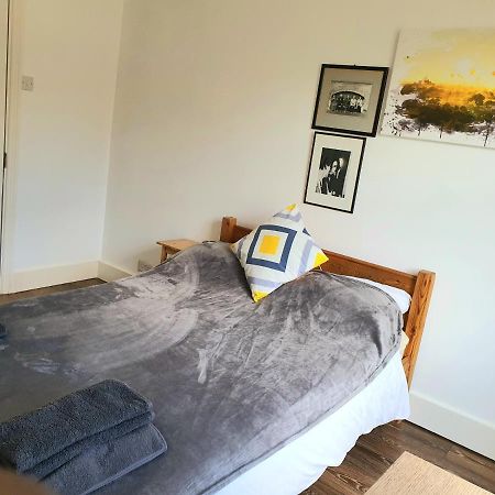 Home In Queen'S Park 런던 외부 사진