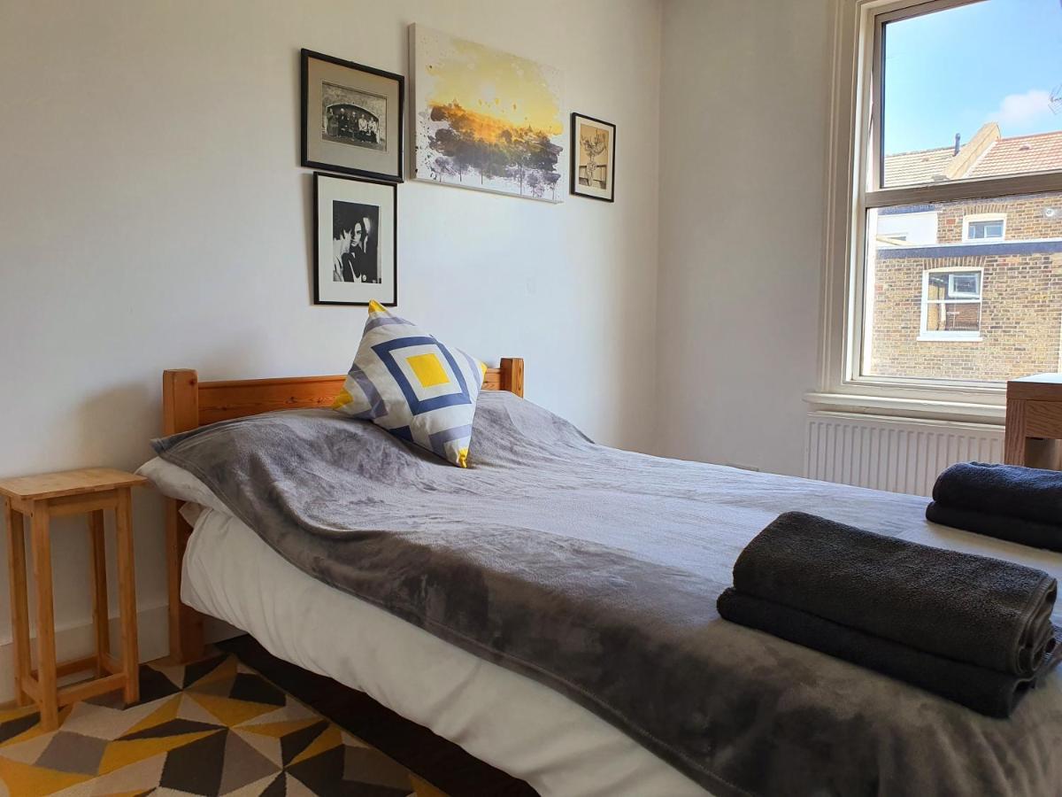 Home In Queen'S Park 런던 외부 사진