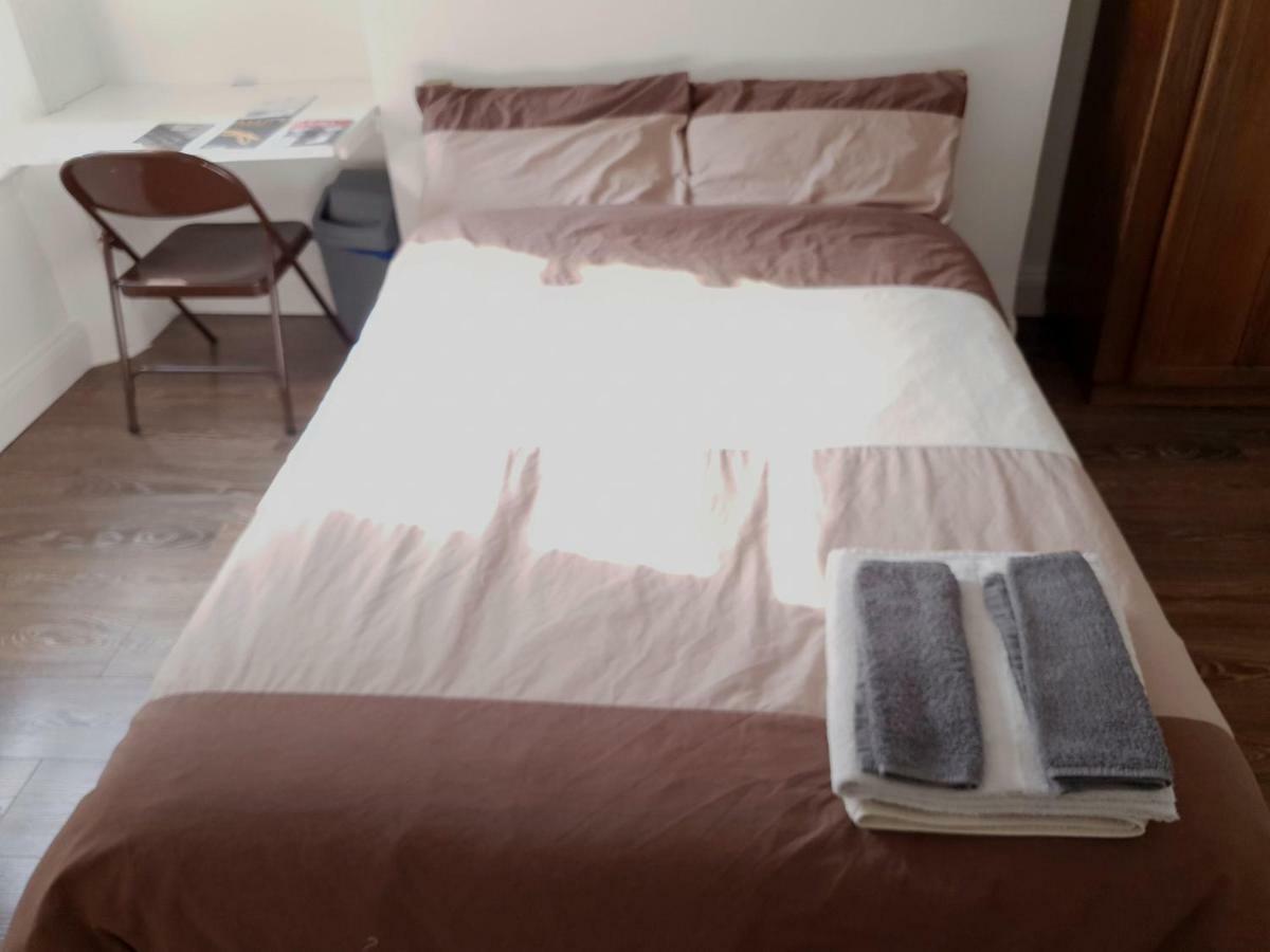 Home In Queen'S Park 런던 외부 사진
