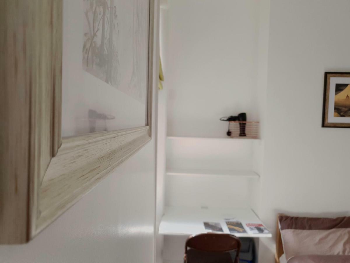 Home In Queen'S Park 런던 외부 사진